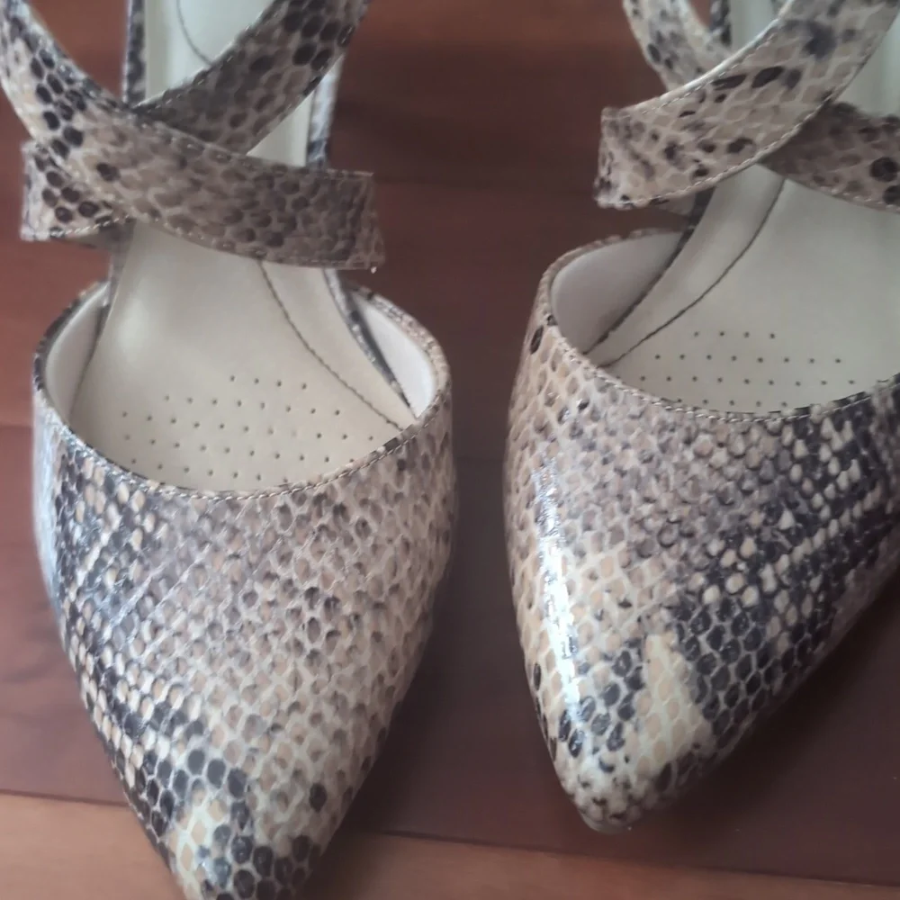 Life Stride Tan Heels with Snakeskin Pattern Size 8.5